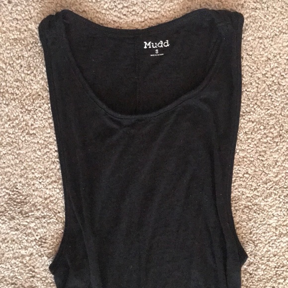 Black top with peak-a-boo sides - Picture 2 of 3